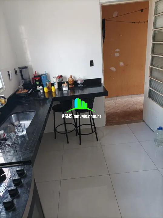 Casa à venda com 3 quartos, 100m² - Foto 2