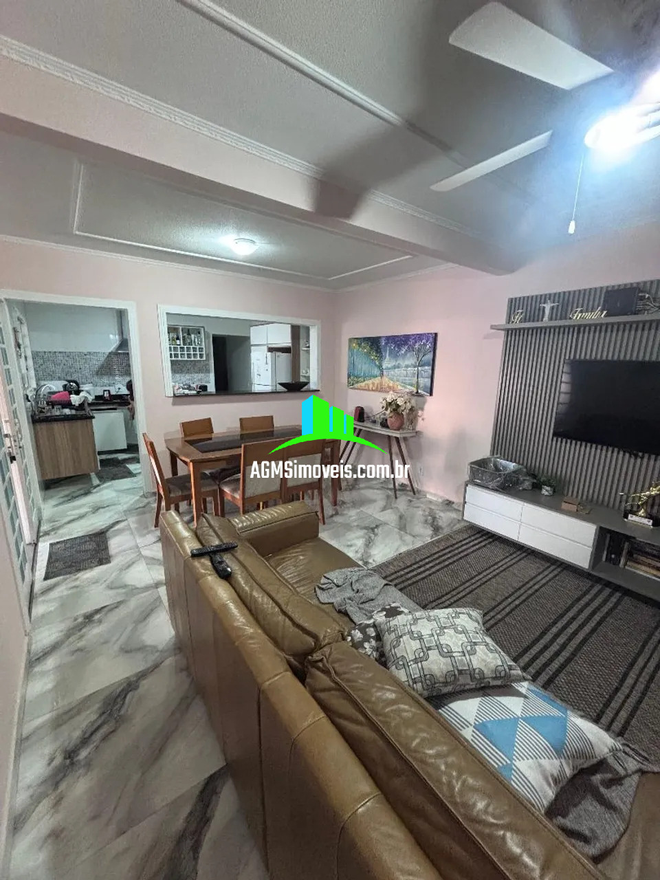 Casa à venda com 3 quartos, 151m² - Foto 1