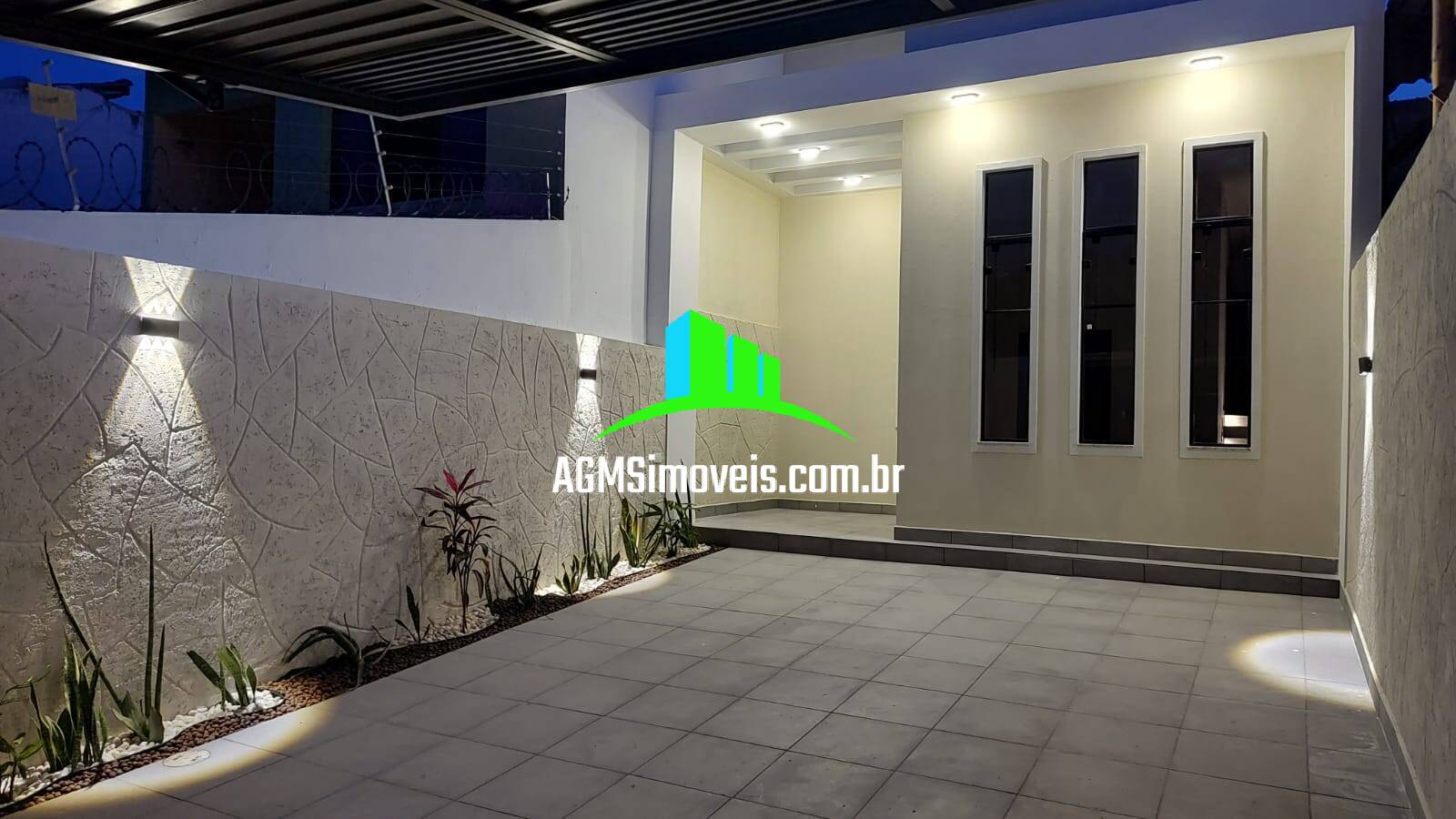 Casa à venda com 2 quartos, 70m² - Foto 2