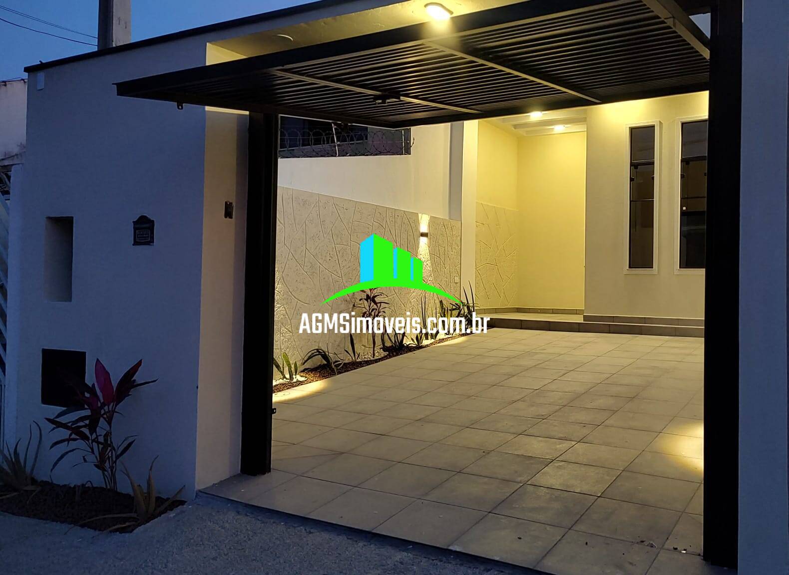 Casa à venda com 2 quartos, 70m² - Foto 1