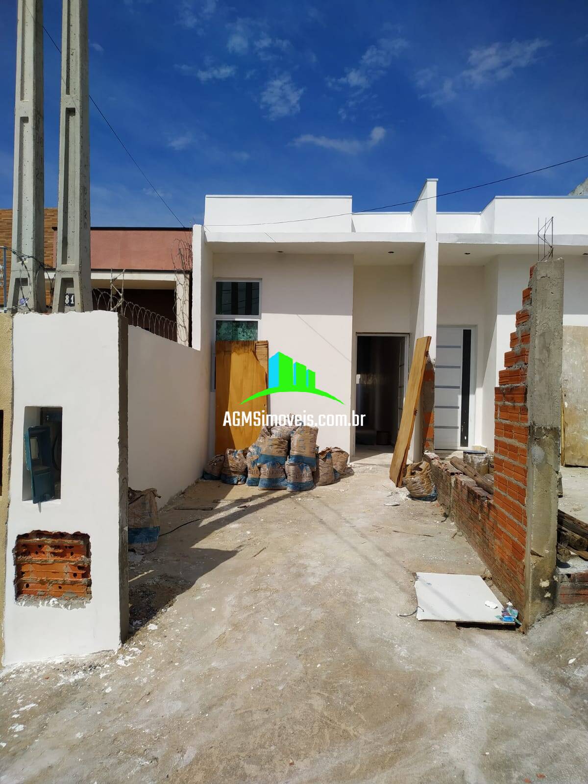 Casa à venda com 2 quartos, 61m² - Foto 2