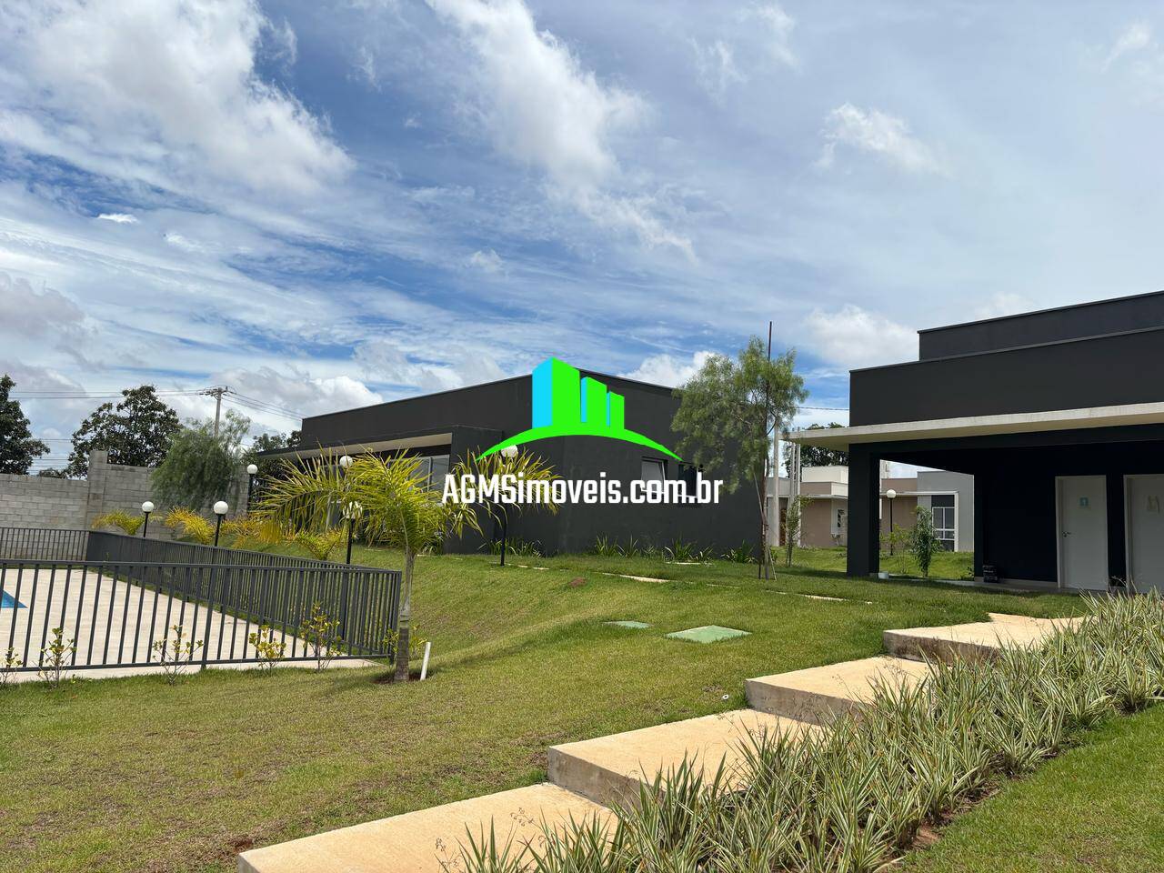 Casa de Condomínio à venda com 2 quartos, 55m² - Foto 1